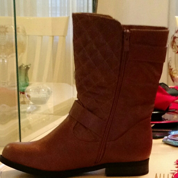 TAN QUILTED MOTO BOOTIES (NO OFFERS) - Picture 3 of 3